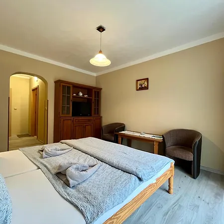 Zirovice 3*