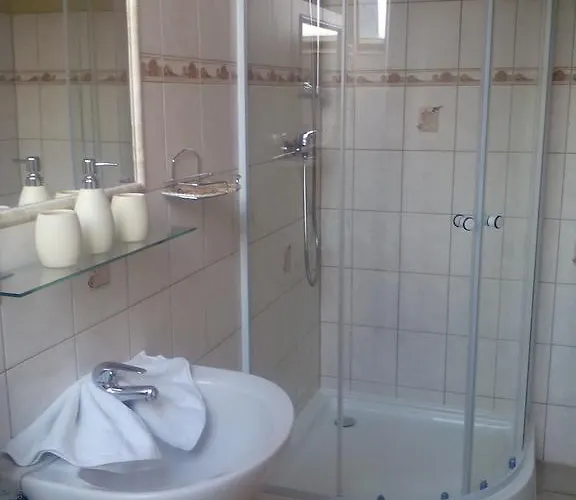 بيت ضيافة Zirovice
